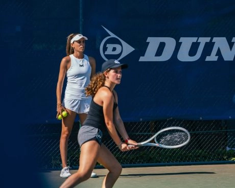 revers à deux mains fille tennis