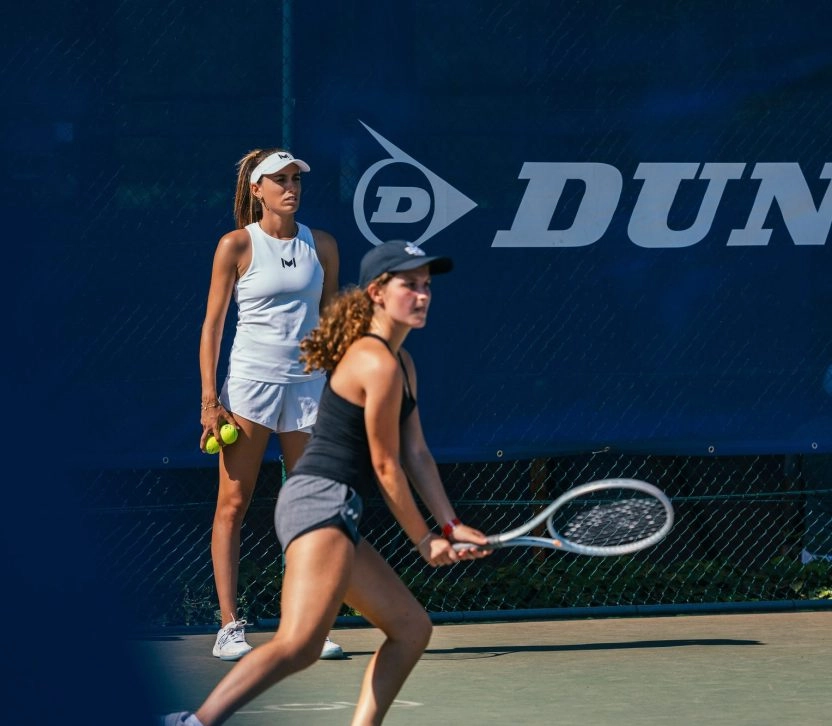 revers à deux mains fille tennis