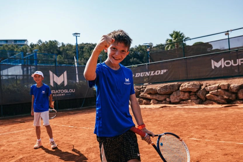 Serrer le poing avec un bel echange au tennis