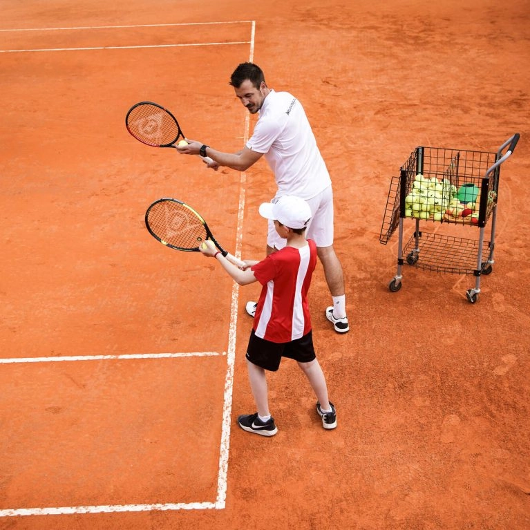 La technique de service au tennis