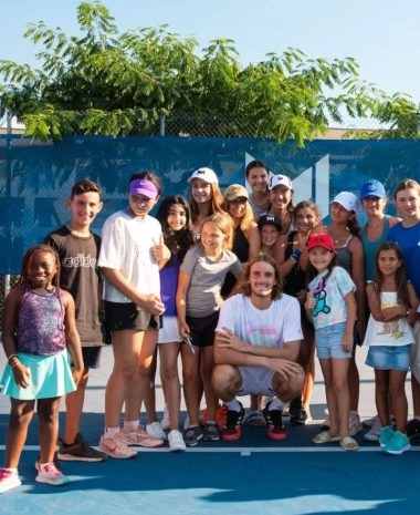 Stefanos Tsitsipas présent lors d'un stage d'été à la Mouratoglou Academy