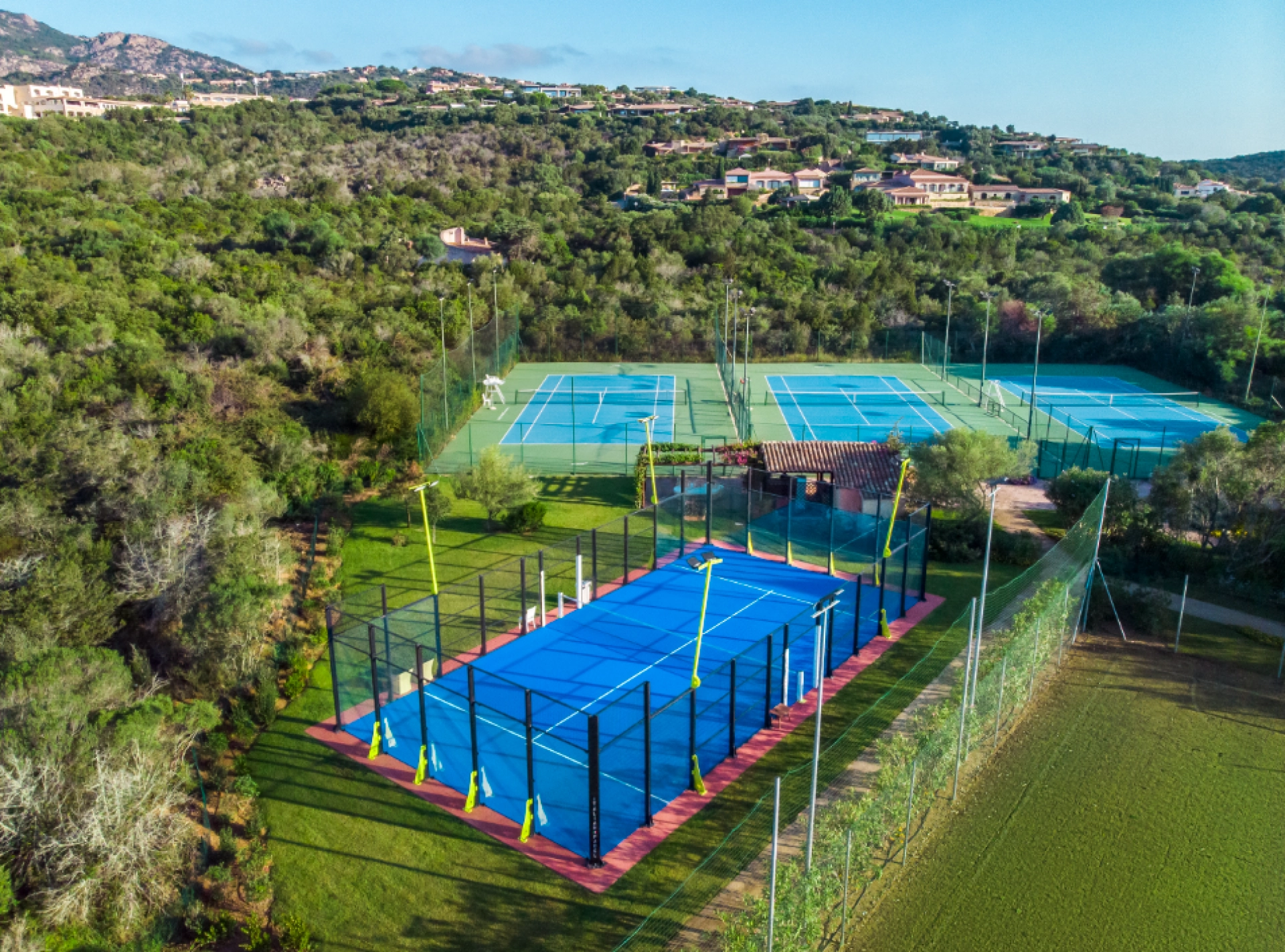 terrains de padel et de tennis à cala di volpe