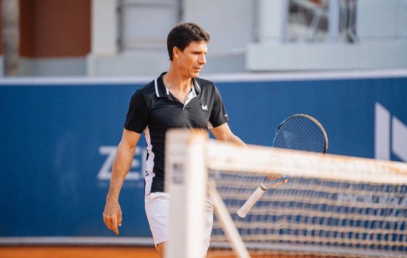 campo da tennis per adolescenti