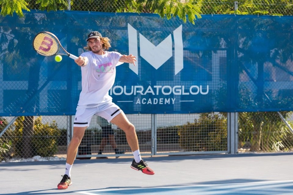 tsitsipas académie tennis mouratoglou