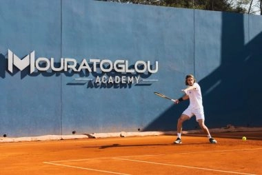 Stefanos Tsitsipas à l'entrainement à la Mouratoglou Academy