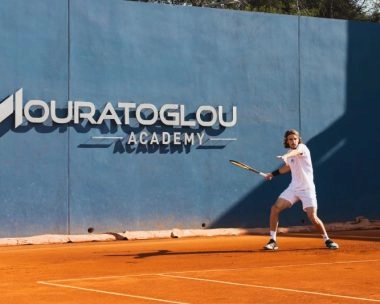 Stefanos Tsitsipas à l'entrainement à la Mouratoglou Academy