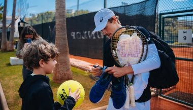 alex de minaur mouratoglou