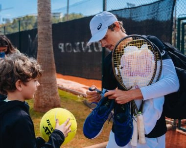 alex de minaur mouratoglou