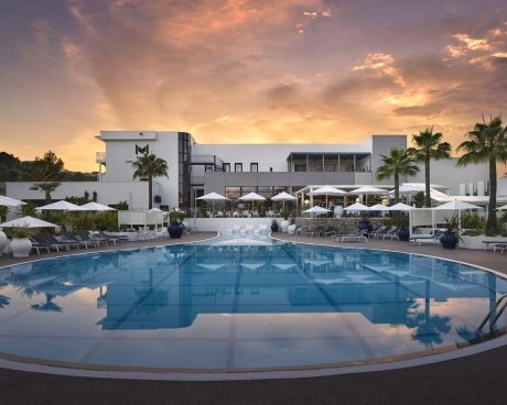 piscine raquette tennis hotel mouratoglou academy