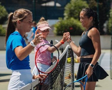 check des mains au filet stage tennis fille ado