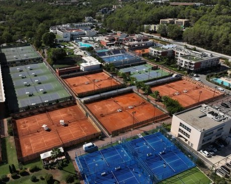 Vue de dorne de la mouratoglou academy