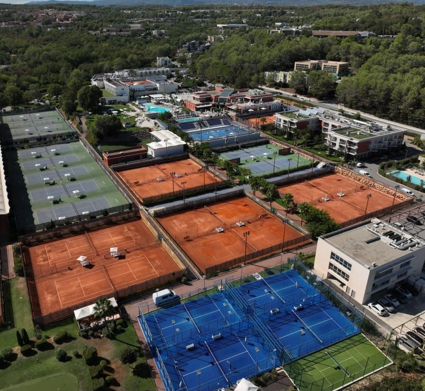 Vue de dorne de la mouratoglou academy