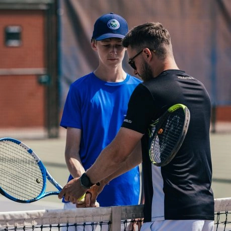 prof de tennis à la Mouratoglou Academy