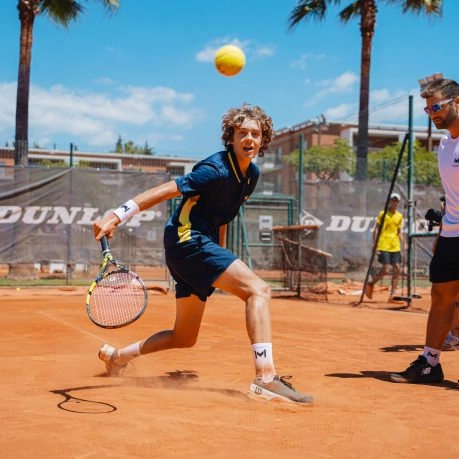 campo da tennis per ragazzi di una giornata intera